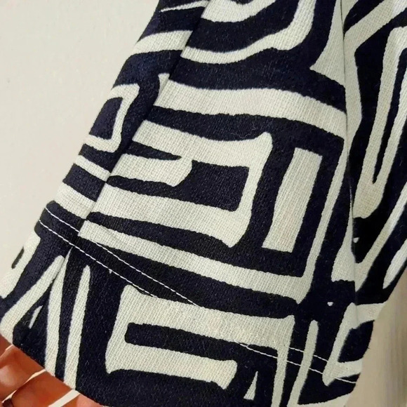 St. John Black White Geometric Jacket Full Zip 3/4 Sleeve Sz. 4‎ - Picture 2 of 10